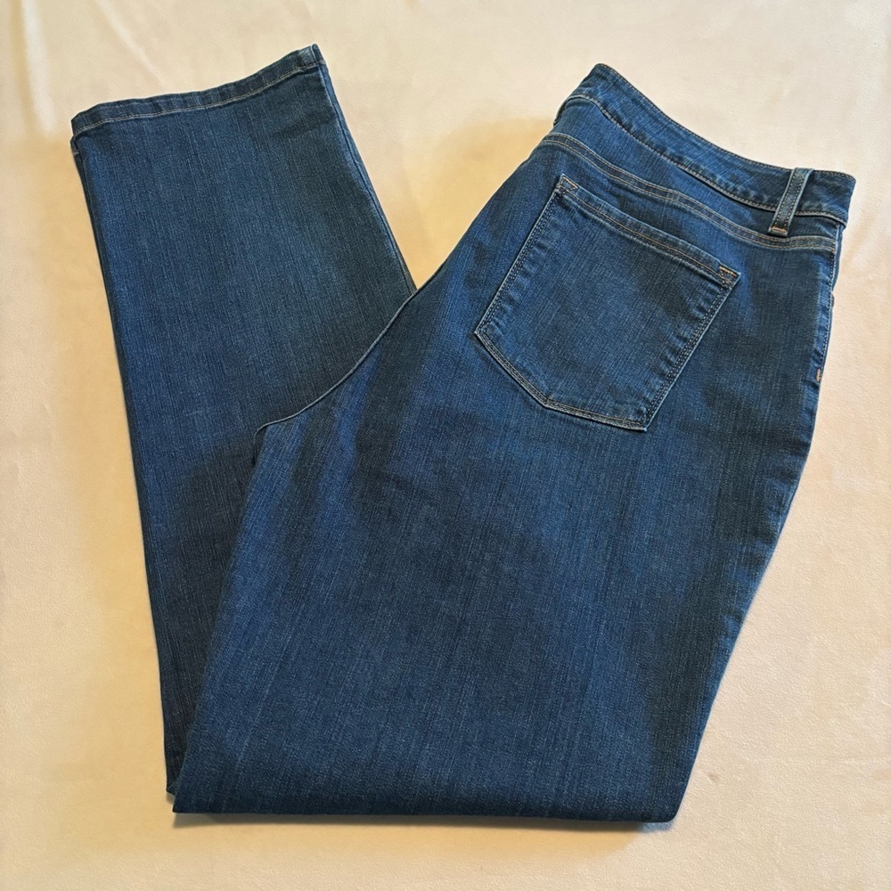L.L. Bean Women's Straight Leg Classic Fit Blue Jeans - Picture 4 of 9